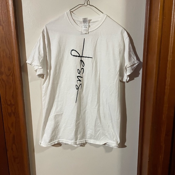 Tops - Medium Jesus t shirt womens